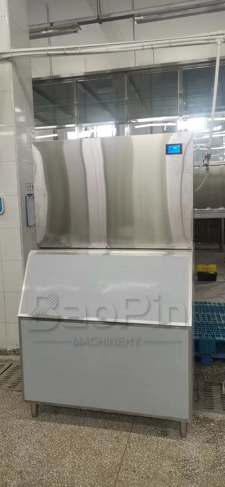 1T cube ice machine.jpg